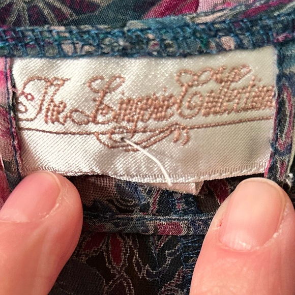 THE LINGERIE COLLECTION VTG 80s  Sheer Cabbage Rose print belted robe. One size - Picture 4 of 7